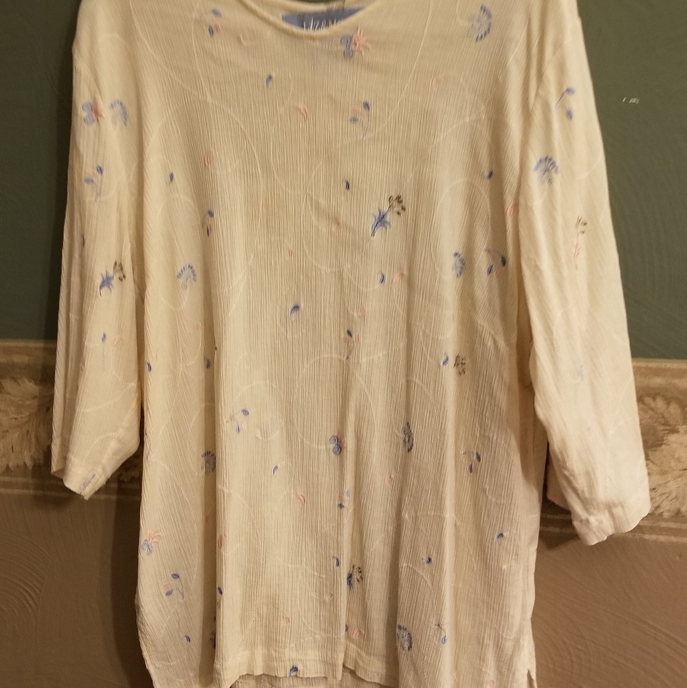 Liz & Me cream embroidered top Size 18